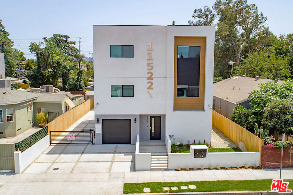 11522 Emelita Street