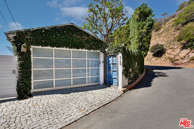 2137 Sunset Plaza Dr. photo 4