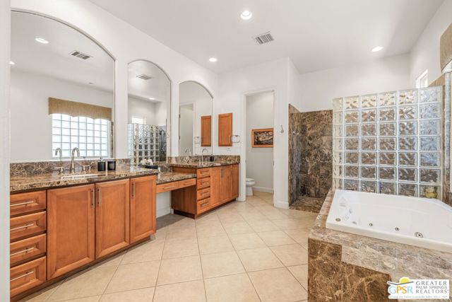 38 Calle Del Norte, Rancho Mirage CA: https://media.crmls.org/mediaz/86d50b66-ed94-49d5-acfc-29088dc0733d.jpg