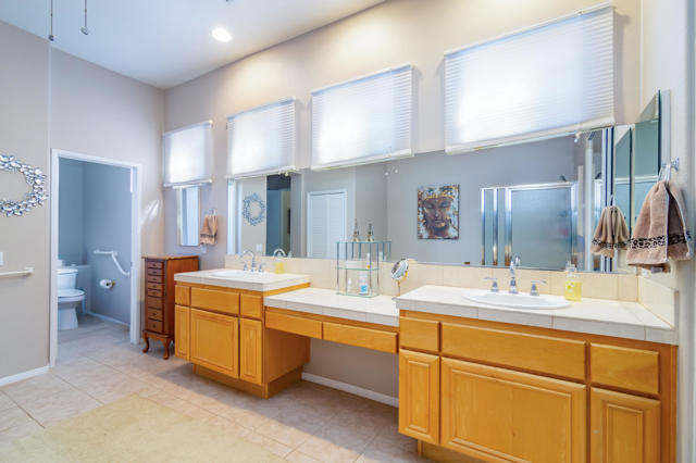 Image 18 of 64 For 75760 Heritage