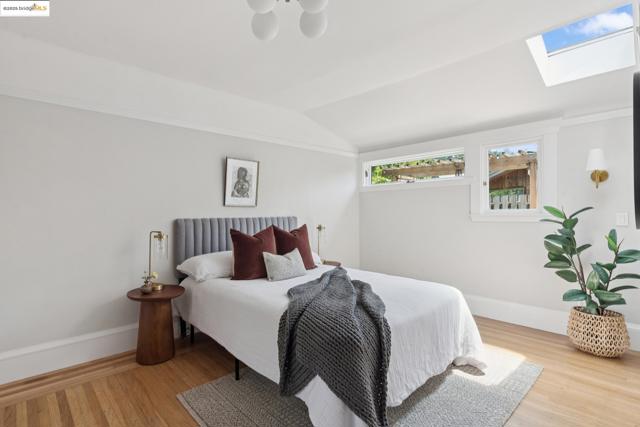 2181 Andrews St, Oakland CA: https://media.crmls.org/mediaz/86d67176-b687-4e5e-99ab-645830e3dd54.jpg