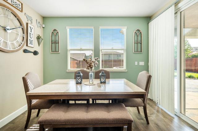1551 Lily Court, Hollister CA: https://media.crmls.org/mediaz/86d6b666-283b-4eda-b6a4-4bd6652b812c.jpg
