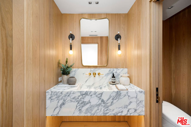 24818 Malibu Road, Malibu CA: https://media.crmls.org/mediaz/86d76593-9442-4c8b-85fe-eb59b49a7d82.jpg