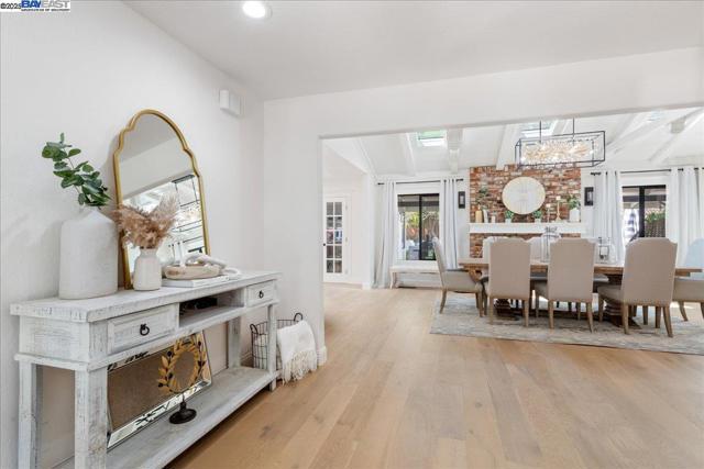 325 Crest Ave, Alamo CA: https://media.crmls.org/mediaz/86d79aad-46bd-427e-9d74-d9ef872b8192.jpg