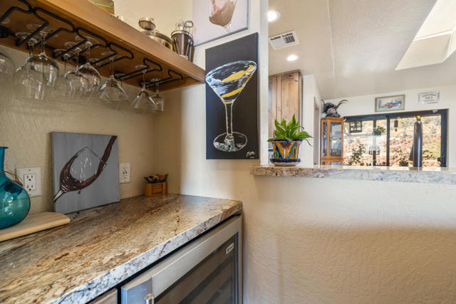 70770 S View Drive, Mountain Center CA: https://media.crmls.org/mediaz/86d7e3da-3cdd-4535-b906-fc33f1a741bf.jpg
