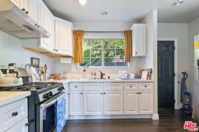 5375 Raphael Street, Los Angeles CA: https://media.crmls.org/mediaz/86d89fb9-4847-4203-a41d-6d56d79c51e3.jpg