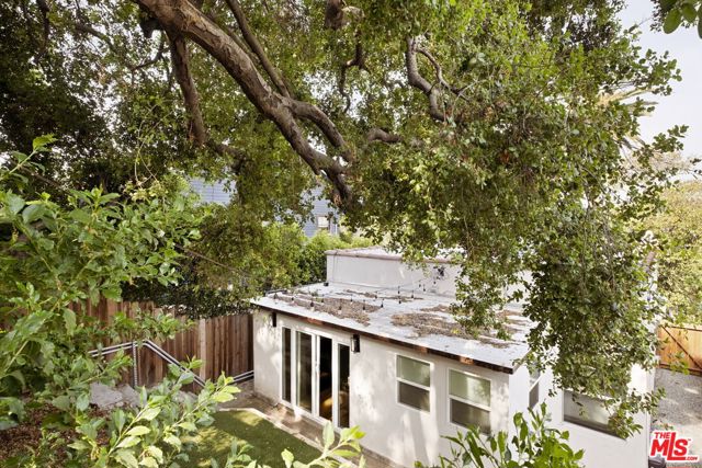 1140 N Coronado Street, Los Angeles CA: https://media.crmls.org/mediaz/86d8bcfa-6abf-43bb-822a-028c60e1fa19.jpg