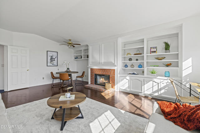 287 Golden Fern Court, Simi Valley CA: https://media.crmls.org/mediaz/86d8fd83-74b7-4f66-b6f9-ba59fd15d103.jpg