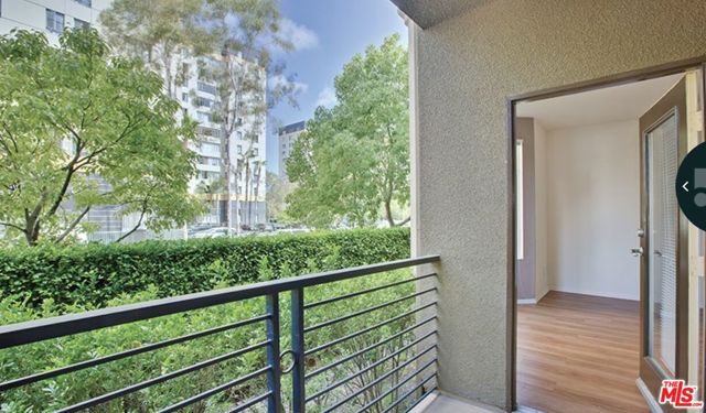 5557 W 6th Street, Los Angeles CA: https://media.crmls.org/mediaz/86d90de1-f52d-4fae-9083-9bf422018d0e.jpg