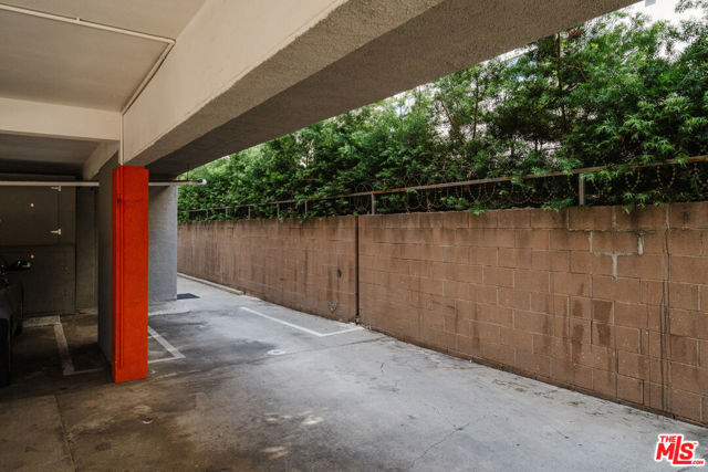 246 N Coronado Street, Los Angeles CA: https://media.crmls.org/mediaz/86d964d5-fd59-4823-8682-d15e9e53efd8.jpg
