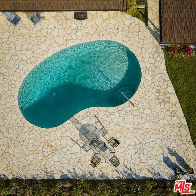 16303 Mandalay Drive, Encino CA: https://media.crmls.org/mediaz/86da30cf-1e78-4b76-a51e-0cfa87be3d24.jpg