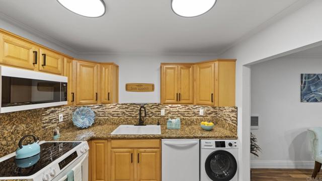 2517 Navarra Drive, Carlsbad CA: https://media.crmls.org/mediaz/86dab777-405f-434c-a610-5d8685c2554c.jpg