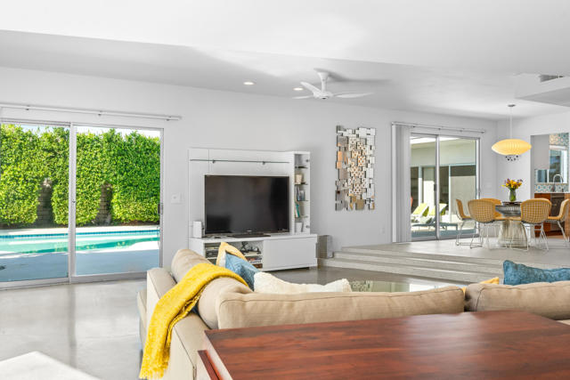 Image 11 of 60 For 76080 Fairway Drive