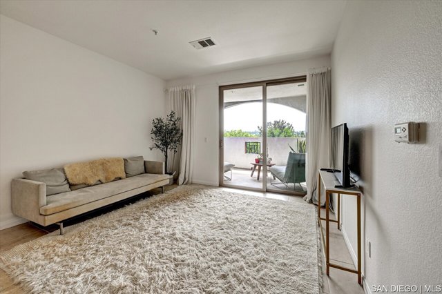 3877 Pell PL, San Diego CA: https://media.crmls.org/mediaz/86dafdae-14d5-47ce-b998-5c9ffa0ab645.jpg