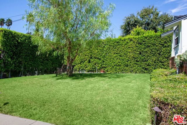 4922 Hayvenhurst Avenue, Encino CA: https://media.crmls.org/mediaz/86db0ec8-bb14-4976-80f0-dd9aa95f8b02.jpg