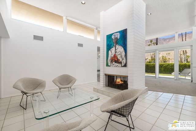 2723 S Kings Road, Palm Springs CA: https://media.crmls.org/mediaz/86db1fcd-55e0-4e65-827d-a2537cf3c222.jpg