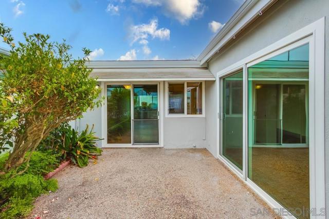 3890 Vista Campana S., Oceanside CA: https://media.crmls.org/mediaz/86db6d50-9166-40c7-ab36-615d99f95a40.jpg