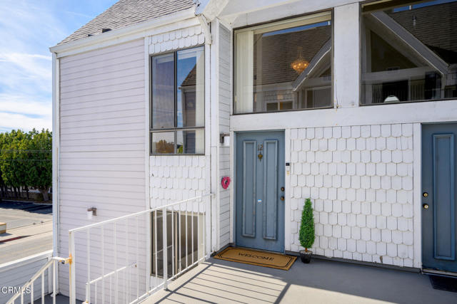 1121 E Wilson Avenue, Glendale CA: https://media.crmls.org/mediaz/86dbabd0-f8d4-4c3f-885b-f8cfbda3ed49.jpg