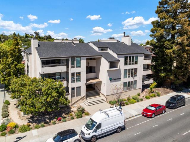 1456 San Carlos Avenue, San Carlos CA: https://media.crmls.org/mediaz/86dc1abe-3b6f-45e9-bde9-3c55c662fd9e.jpg