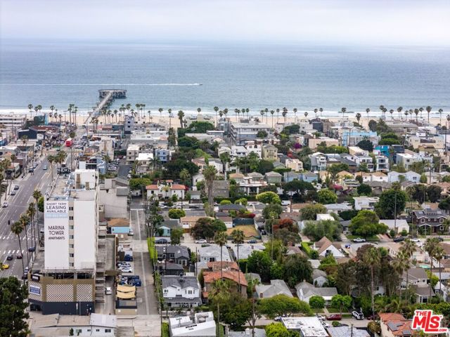 3011 Clune Avenue, Venice CA: https://media.crmls.org/mediaz/86dcfe87-a8de-4bbb-906a-1c79b915f22a.jpg