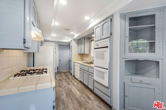 1558 Ellsmere Avenue, Los Angeles CA: https://media.crmls.org/mediaz/86de68f3-5b89-44d9-a2ad-a574df403b37.jpg