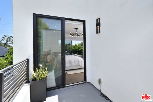 5316 Lennox, Sherman Oaks CA: https://media.crmls.org/mediaz/86de6d3f-94bf-43ab-ac56-7d675d3bceda.jpg