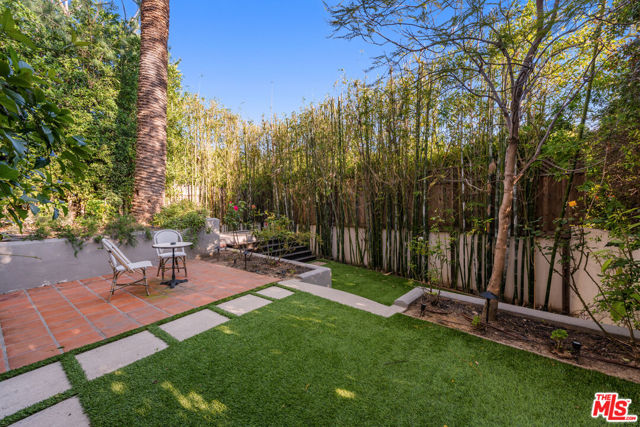 3145 La Suvida Drive, Los Angeles CA: https://media.crmls.org/mediaz/86de7bdf-9fca-472f-9096-5b40a134eef7.jpg