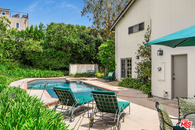 2124 Eric Drive, Los Angeles CA: https://media.crmls.org/mediaz/86de86c4-8c3a-46e0-948d-ff9e19a75d0e.jpg