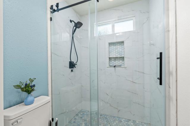 Detail Gallery Image 22 of 30 For 2049 Camino Dr, Escondido,  CA 92026 - 2 Beds | 2 Baths