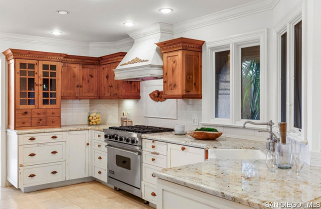 12 Buccaneer WAY, Coronado CA: https://media.crmls.org/mediaz/86df681a-13a8-452f-b746-bc4bc95a5f97.jpg