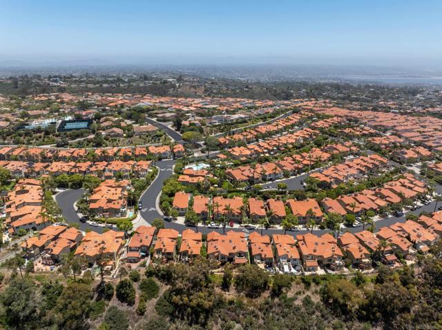 1466 Caminito Solidago, La Jolla CA: https://media.crmls.org/mediaz/86df8c68-e937-4437-85e3-126c8c9f7b35.jpg