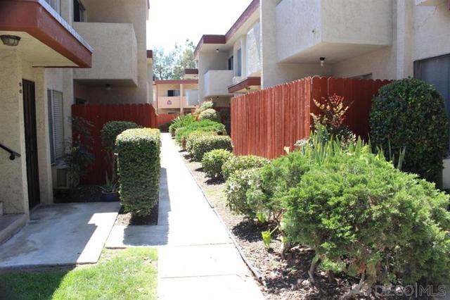 9528 Carroll Canyon Rd, San Diego CA: https://media.crmls.org/mediaz/86df9338-a9d6-43ef-8e67-1dba14fe3de0.jpg