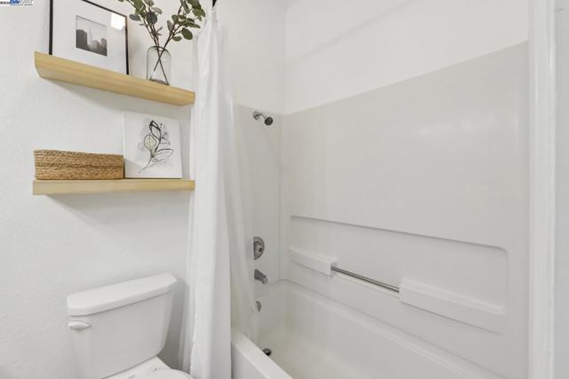 7104 Cross Creek Cir, Dublin CA: https://media.crmls.org/mediaz/86dfdf65-8d8a-4acb-92d5-00365e4e3a3b.jpg