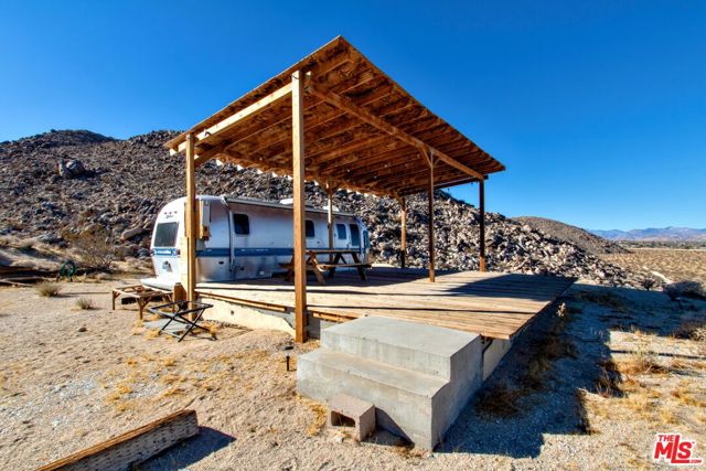 62775 Sullivan Road, Joshua Tree CA: https://media.crmls.org/mediaz/86e07ab4-b359-4826-a4e2-196039b4e728.jpg