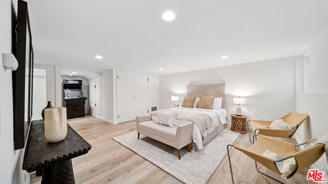 26814 Malibu Cove Colony Drive, Malibu CA: https://media.crmls.org/mediaz/86e0e0fb-ed3a-4097-a1b8-4bced83d687e.jpg