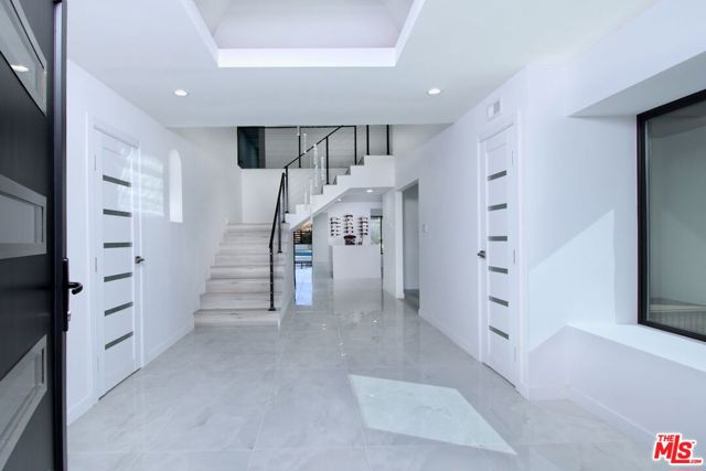 12112 Woodley Avenue, Granada Hills CA: https://media.crmls.org/mediaz/86e121f8-f103-4f7c-b277-c991a9017ea4.jpg