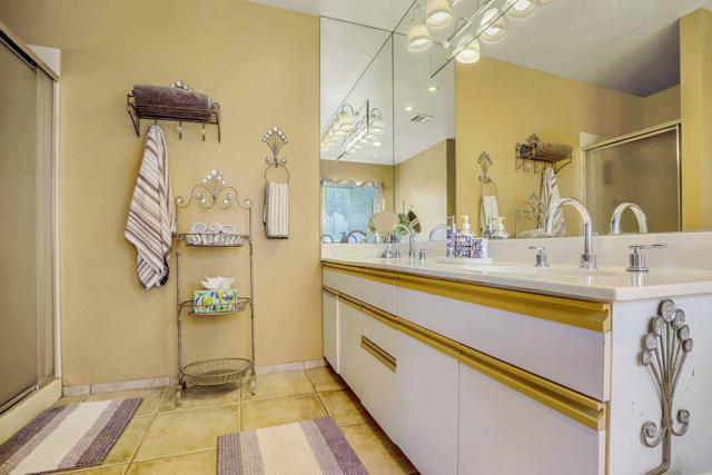 39795 Regency Way, Palm Desert CA: https://media.crmls.org/mediaz/86e14c56-d5c4-4fcb-b8c7-151ca58b978b.jpg