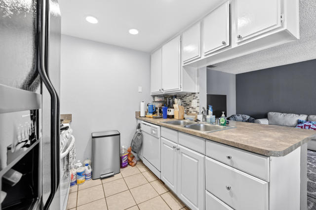 Image 20 of 23 For 48334 Stewart Drive J4