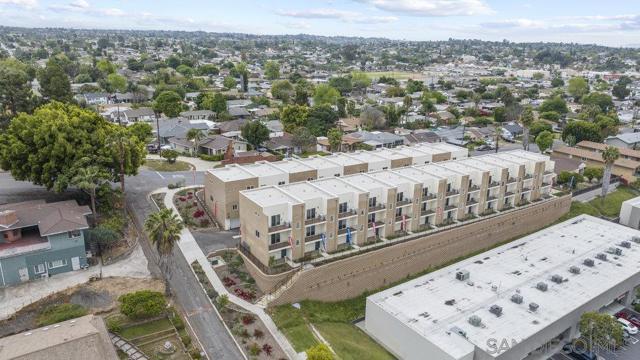 8180 Golden Ave, Lemon Grove CA: https://media.crmls.org/mediaz/86e1b93c-e18e-42f4-b496-6e6530b68b6f.jpg