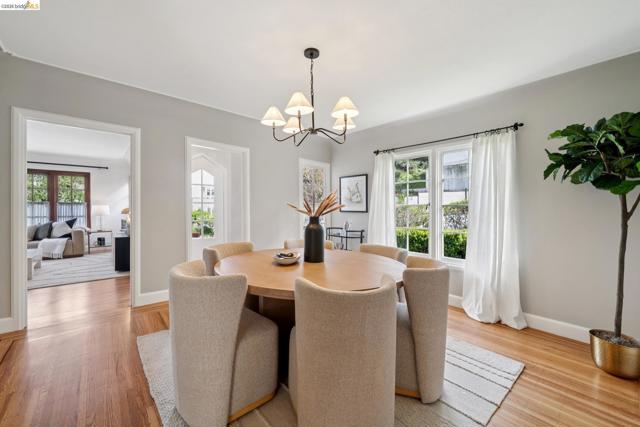 Image 12 of 46 For 741 Grosvenor Pl