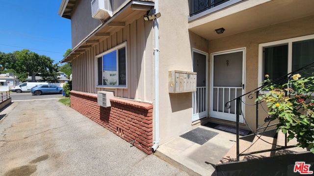 12942 Moorpark Street, Studio City CA: https://media.crmls.org/mediaz/86e1dd81-a3b0-4166-ac1f-96009784afb9.jpg
