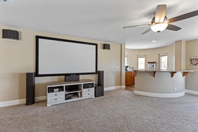 6454 Green Castle Cir, Discovery Bay CA: https://media.crmls.org/mediaz/86e20a83-8652-45d9-8d20-14377c46202a.jpg