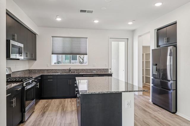 Image 9 of 50 For 5265 Beachfront Cove Street