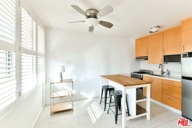 2033 Cloverfield Boulevard, Santa Monica CA: https://media.crmls.org/mediaz/86e24503-832a-4d24-8ab5-6bdb3366489c.jpg