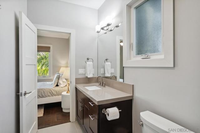 6411 Dowling Dr, La Jolla CA: https://media.crmls.org/mediaz/86e25a71-7214-4ca0-83e2-f895735f7509.jpg