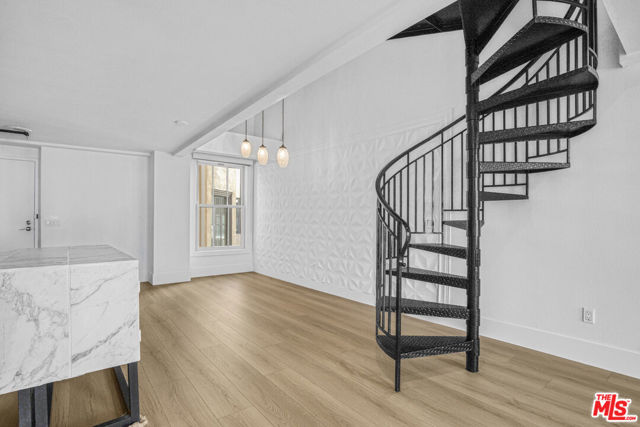 253 S Broadway, Los Angeles CA: https://media.crmls.org/mediaz/86e3327c-e4e7-4ec1-a973-b0a7d5dab8a3.jpg