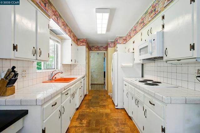 3363 Mcgraw Ln, Lafayette CA: https://media.crmls.org/mediaz/86e3d4ae-069b-4f8d-a14c-2ab255f70e06.jpg