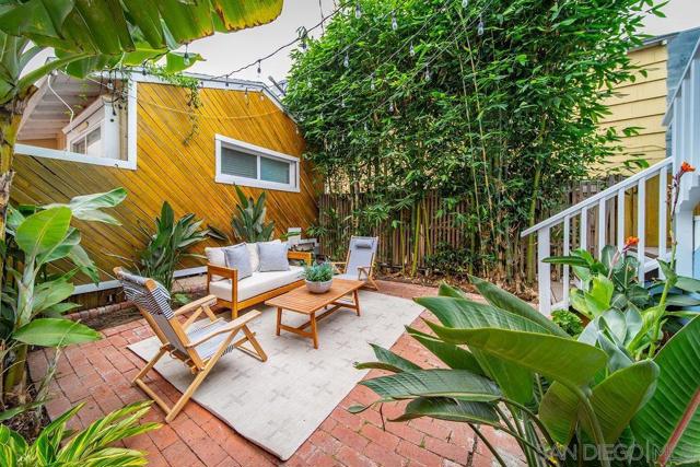 453 Westbourne St, La Jolla CA: https://media.crmls.org/mediaz/86e46654-18c6-4efd-9b25-6b0d9ded081c.jpg