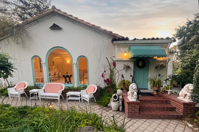 18211 Saratoga Los Gatos Road, Monte Sereno CA: https://media.crmls.org/mediaz/86e4850b-282b-41ed-a3fe-4cc000698e35.jpg