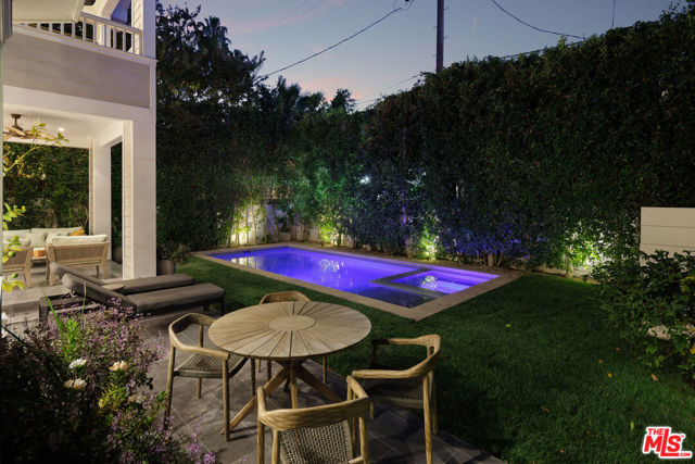 6336 Lindenhurst Avenue, Los Angeles CA: https://media.crmls.org/mediaz/86e4f2df-b53c-4c84-85f3-c5b5fb4cf266.jpg